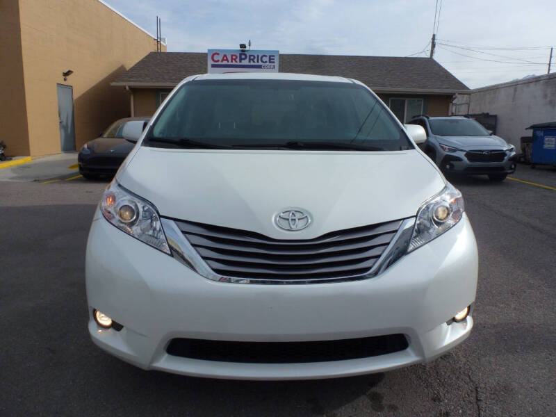 2017 Toyota Sienna XLE Premium 7-Passenger