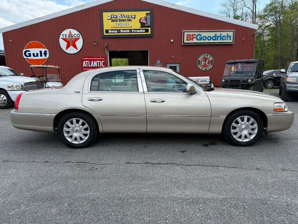 2010 Lincoln Town Car 2