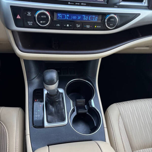 2018 Toyota Highlander LE