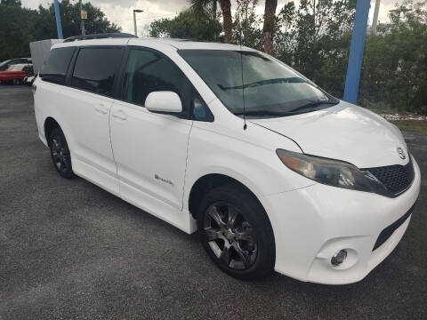 2011 Toyota Sienna SE 8-Passenger