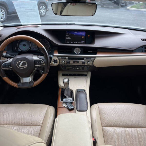 2017 Lexus ES 300h