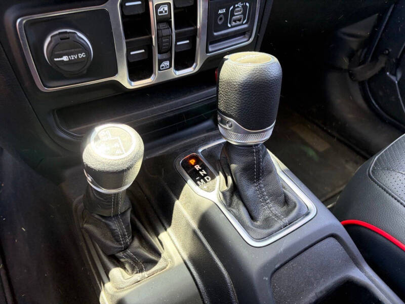 2025 Jeep Gladiator NightHawk