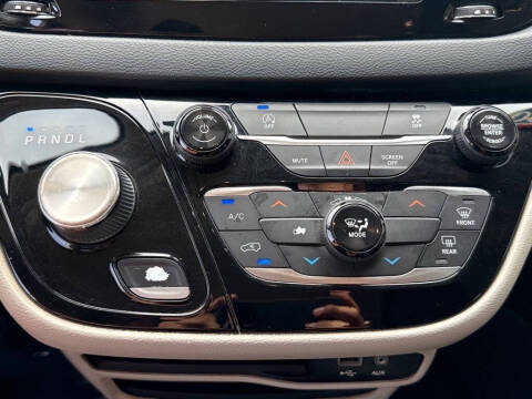 2020 Chrysler Voyager LXi