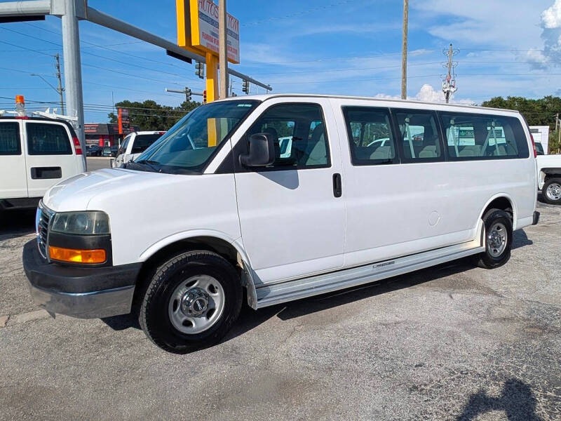2006 GMC Savana 3500 EXTD WB's photo