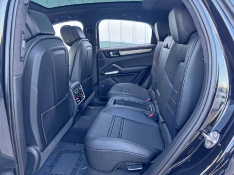 2021 Porsche Cayenne Turbo S E-Hybrid Coupe