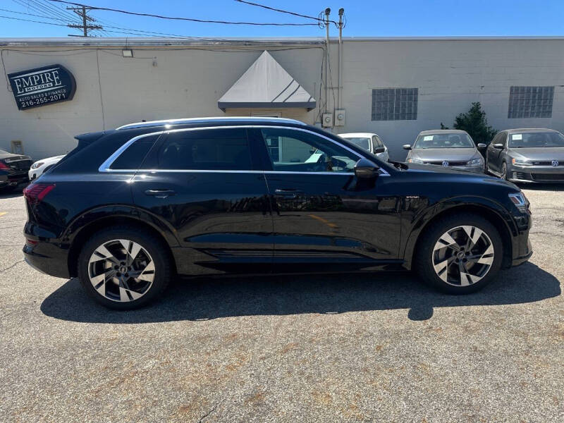 2022 Audi e-tron quattro Premium Plus