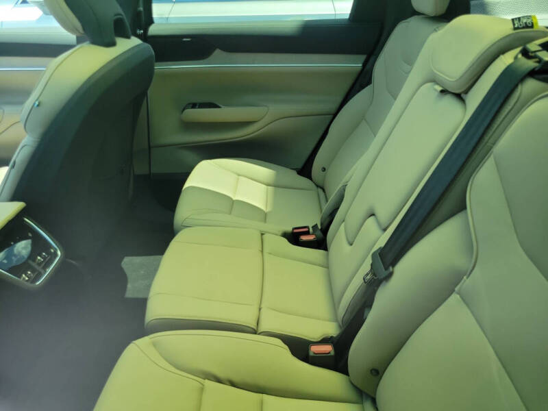2026 Volvo EX90 Plus
