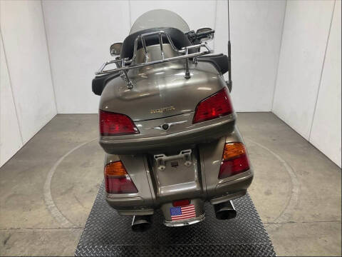 2004 Honda GL1800