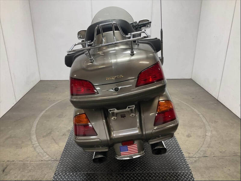 2004 Honda GL1800