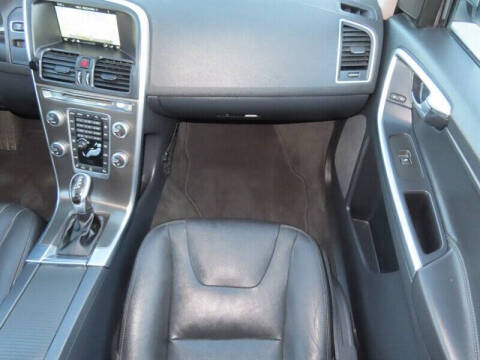 2016 Volvo XC60 T5 Drive-E Premier