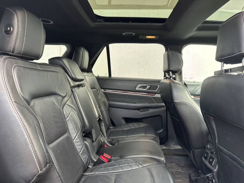 2017 Ford Explorer Platinum