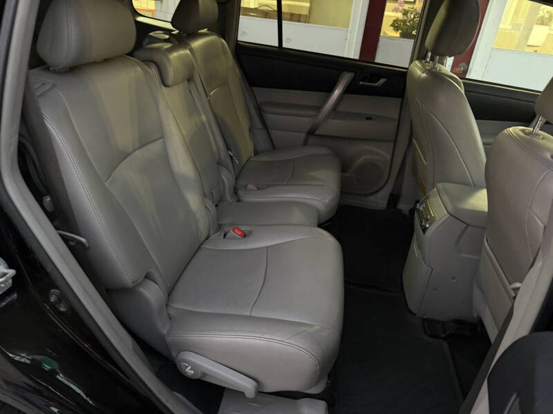 2013 Toyota Highlander SE