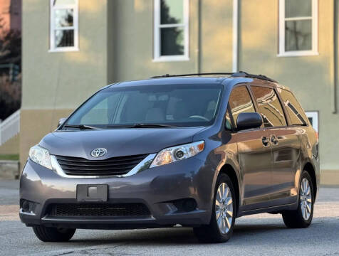 2012 Toyota Sienna LE 7-Passenger