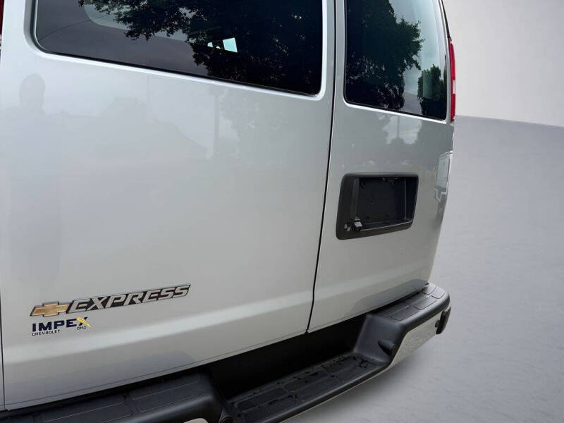 2026 Chevrolet Express Cargo Work Van - Photo 28