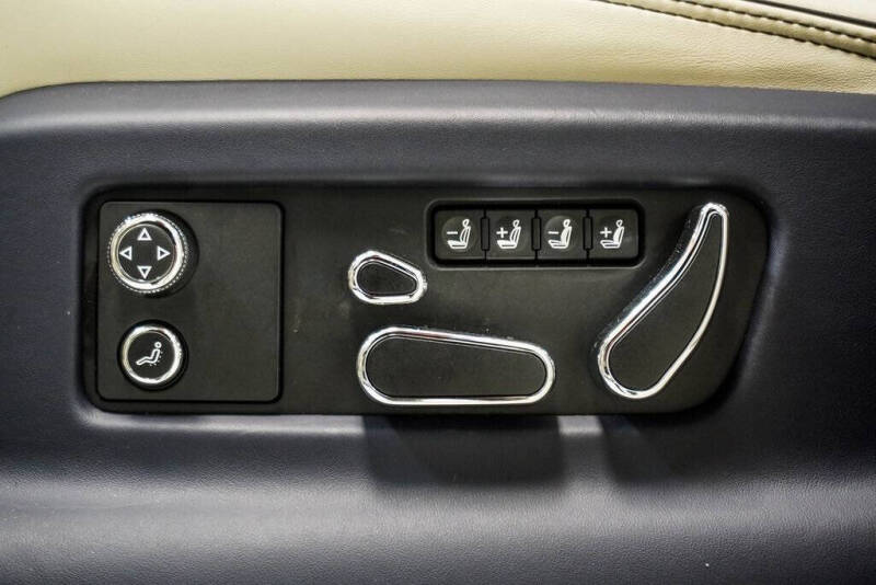 2023 Bentley Bentayga Azure V8