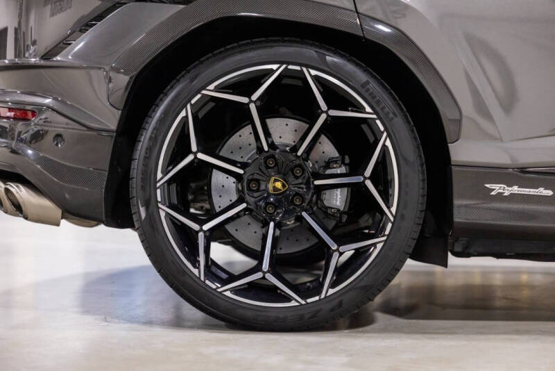 2023 Lamborghini Urus Performante