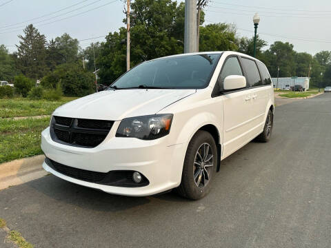 2015 Dodge Grand Caravan for sale at ONG Auto in Farmington MN