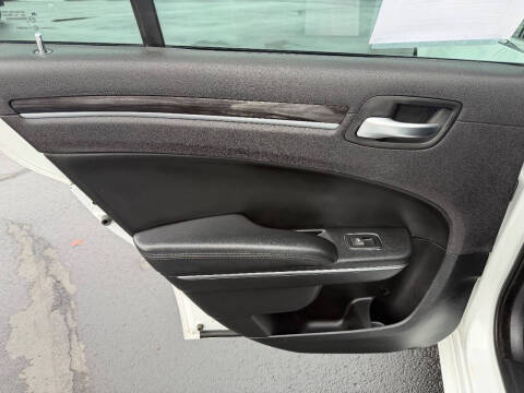 2016 Chrysler 300 Limited