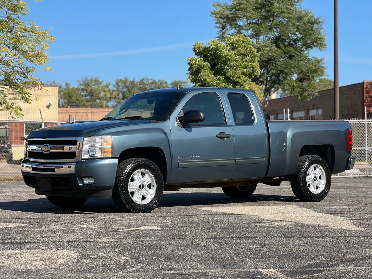 2011 Chevrolet Silverado 1500 for sale at Ideal Cars LLC in Skokie, IL