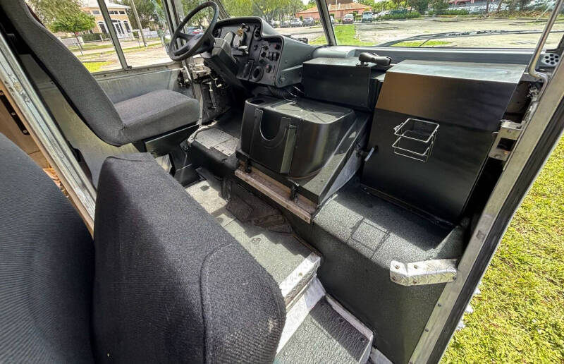 2004 Freightliner MT45 Chassis