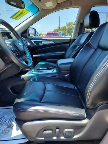 2017 Nissan Pathfinder SL