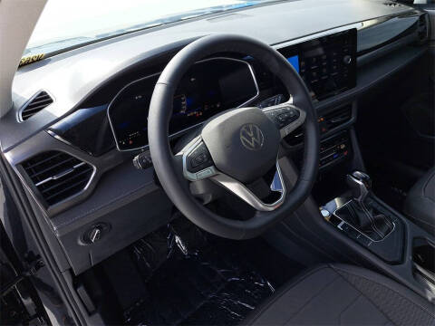 2025 Volkswagen Taos SE Black
