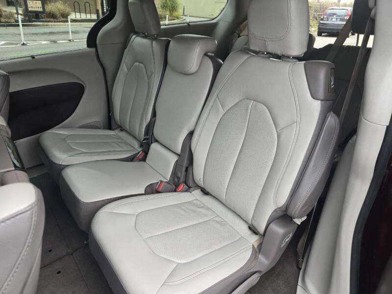 2017 Chrysler Pacifica Touring-L Plus