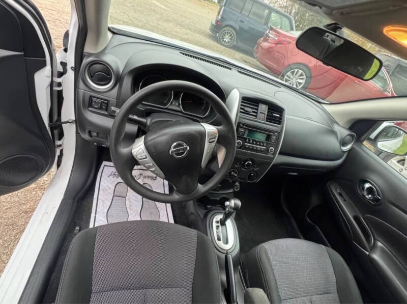 2018 Nissan Versa SV