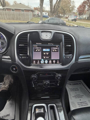 2016 Chrysler 300 Limited