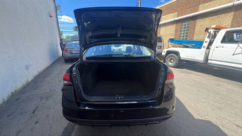 2023 Nissan Versa SV