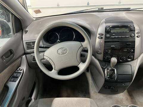 2009 Toyota Sienna LE 7-Passenger