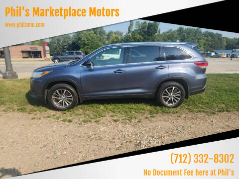 2017 Toyota Highlander for sale at Phil's Marketplace Motors in Arnolds Park IA