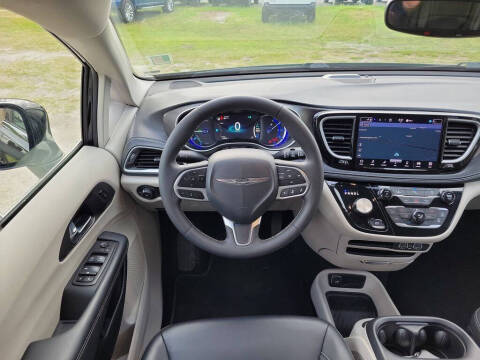 2024 Chrysler Pacifica Plug-In Hybrid Select