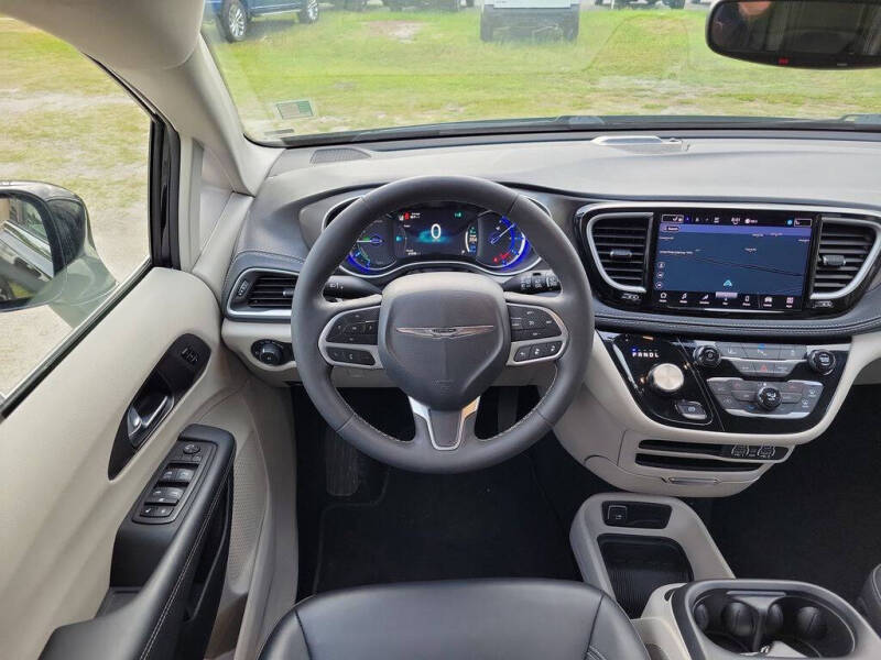2024 Chrysler Pacifica Plug-In Hybrid Select