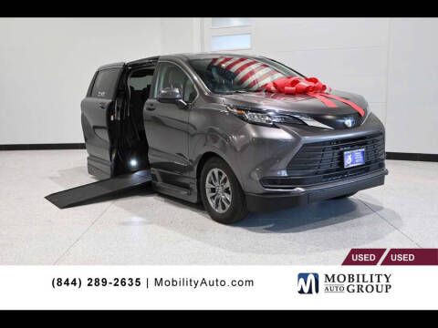 2023 Toyota Sienna LE 8-Passenger