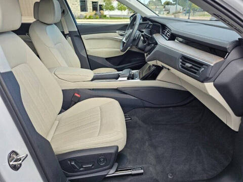 2024 Audi Q8 e-tron quattro Premium Plus