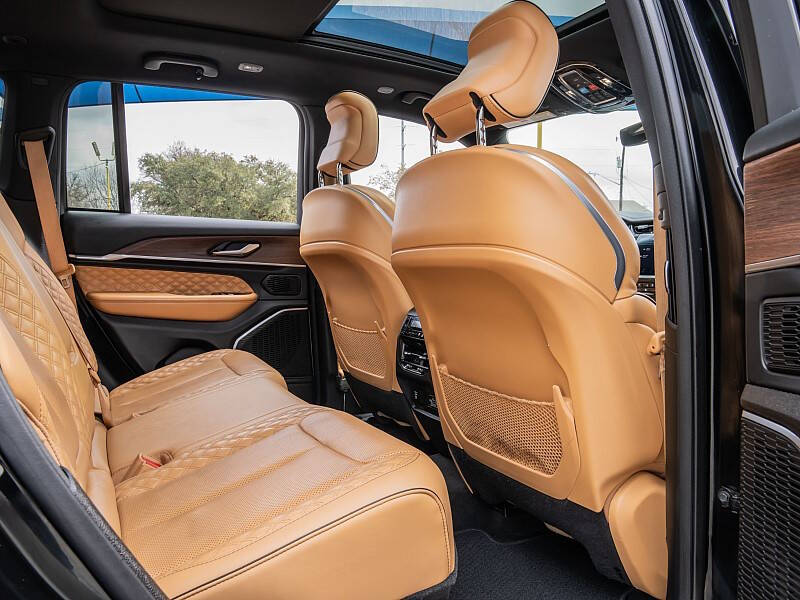 2022 Jeep Grand Cherokee Summit
