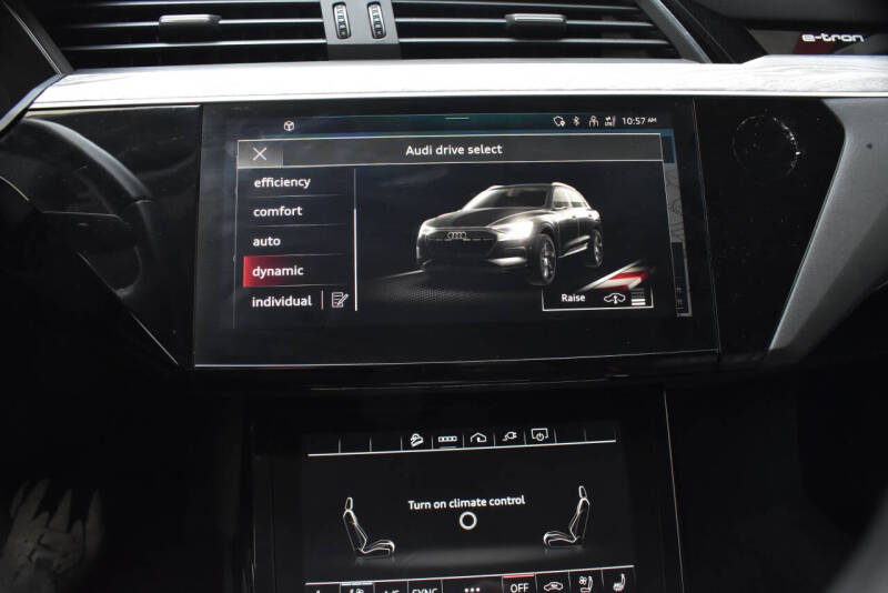 2021 Audi e-tron quattro Premium Plus