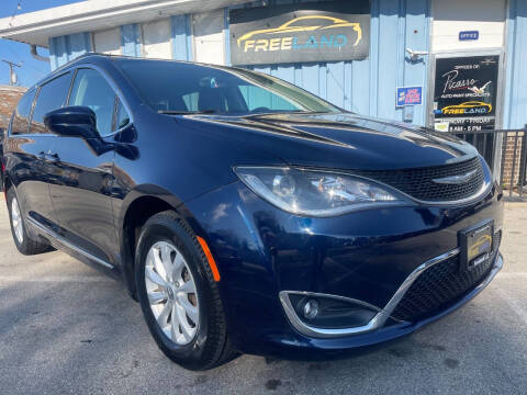2017 Chrysler Pacifica Touring-L