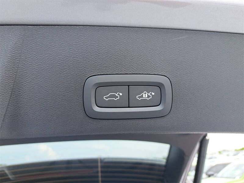 2026 Volvo XC40 B4 Plus