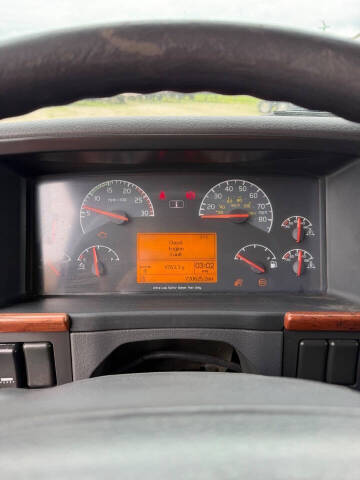 2011 Volvo VNL