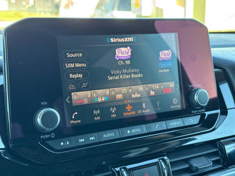 2022 Nissan Pathfinder SV