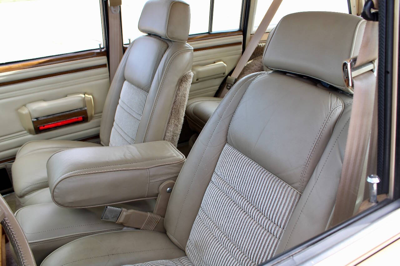 1989 Jeep Grand Wagoneer 70