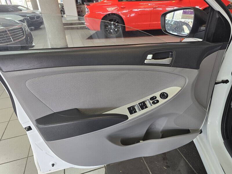 2013 Hyundai Accent GS