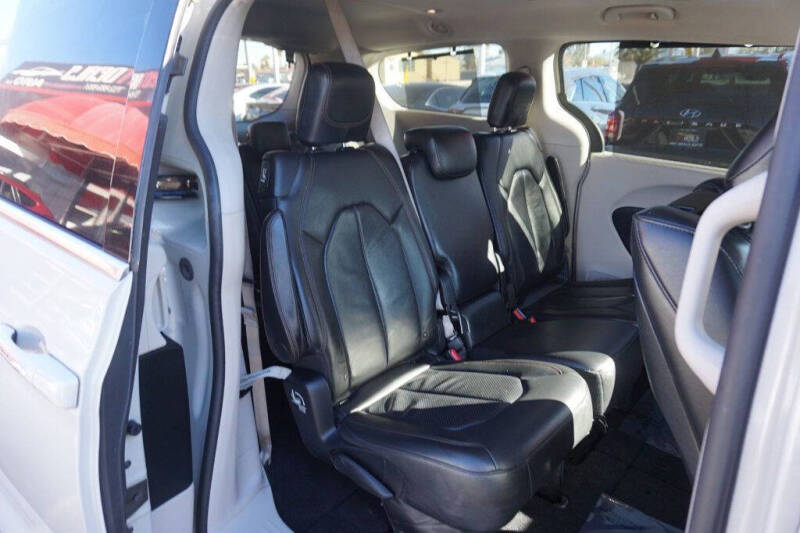 2017 Chrysler Pacifica Touring-L Plus