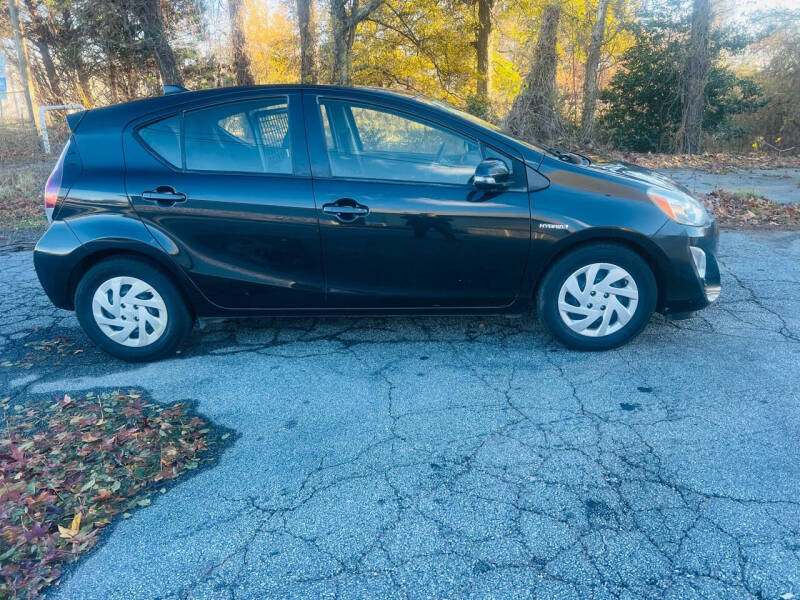 2016 Toyota Prius c Two photo 4