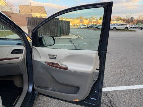 2014 Toyota Sienna XLE 8-Passenger