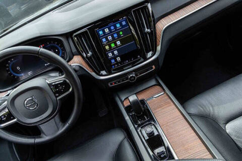 2024 Volvo S60 B5 Plus Dark Theme