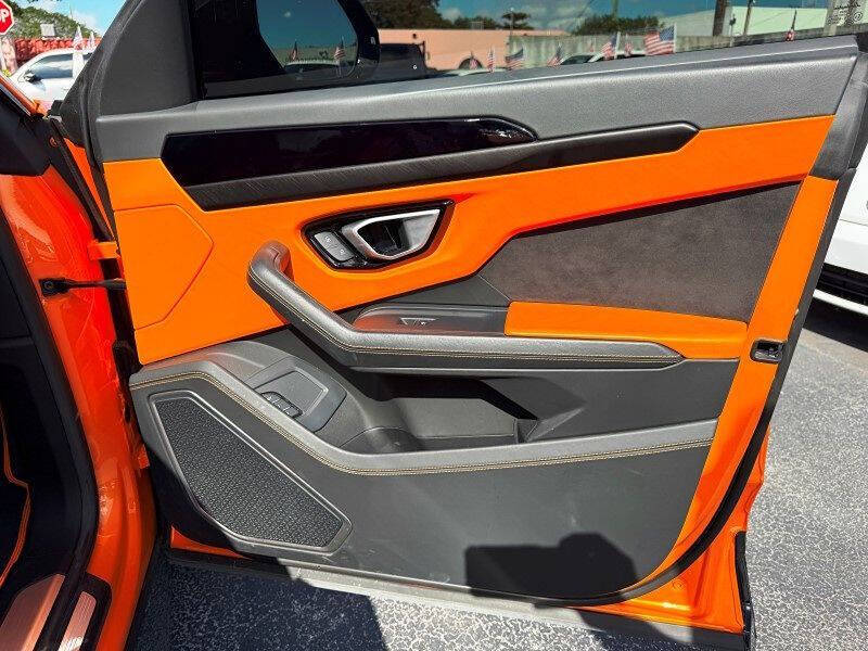 2022 Lamborghini Urus