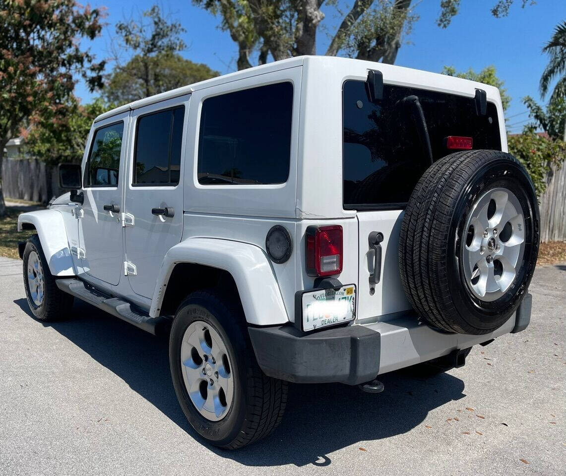 2014 Jeep Wrangler Unlimited  - $14,885